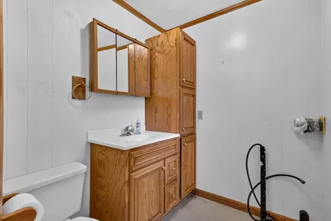 Bath - 16103 Null Rd, Three Rivers, MI 49093 photo 1 of 3