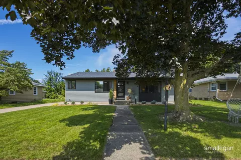 1517 32nd St SW, Wyoming, MI 49509