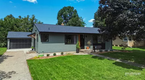 1517 32nd St SW, Wyoming, MI 49509