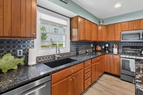 Kitchen - 11603 Spring Point Dr, Plainwell, MI 49080 photo 4 of 5