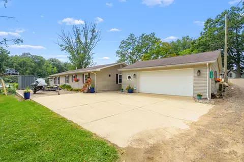 Exterior - 11603 Spring Point Dr, Plainwell, MI 49080 photo 17 of 18
