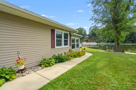 Exterior - 11603 Spring Point Dr, Plainwell, MI 49080 photo 5 of 18