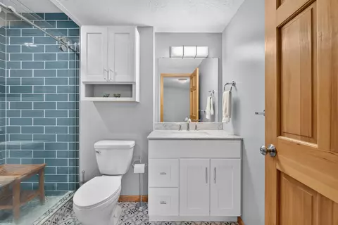 Bath - 11902 N Waldron Rd, Jerome, MI 49249 photo 2 of 4