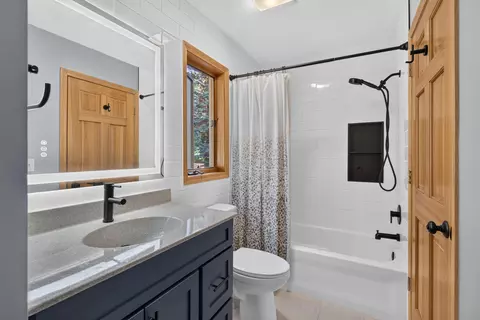 Bath - 11902 N Waldron Rd, Jerome, MI 49249 photo 1 of 4