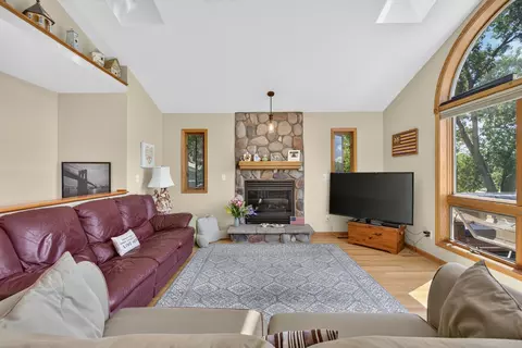 Living - 11902 N Waldron Rd, Jerome, MI 49249 photo 2 of 6