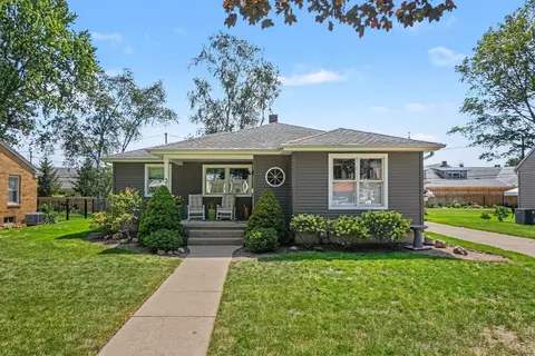 34 E 30th St, Holland, MI 49423