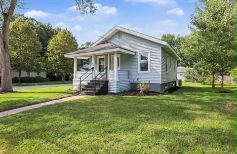 327 Lewis St, Rockford, MI 49341