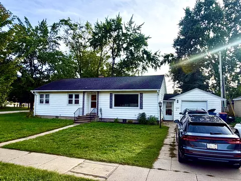 1135 W Summit Ave, Muskegon, MI 49441