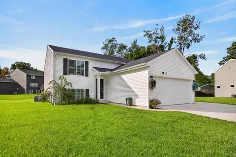 378 Lotz Ct, Wayland, MI 49348