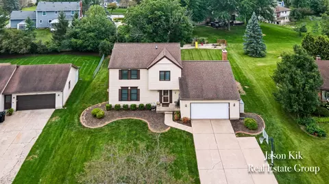 2074 Wolfboro Dr SE, Kentwood, MI 49508