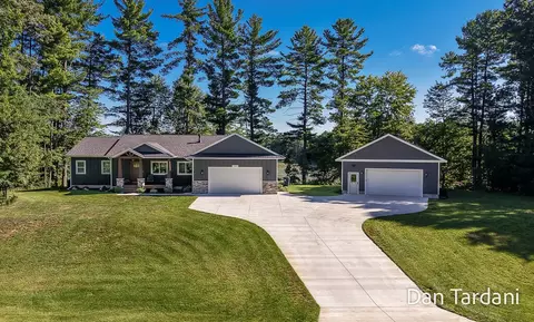 7260 Oakshore Dr, Twin Lake, MI 49457