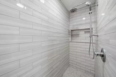 Bath - 4182 Sheffield Dr, Jackson, MI 49203 photo 3 of 3