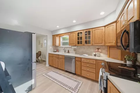 Kitchen - 4182 Sheffield Dr, Jackson, MI 49203 photo 3 of 3