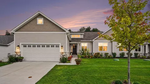 5725 Trail Side Ln, Whitmore Lake, MI 48189