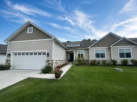 5725 Trail Side Ln, Whitmore Lake, MI 48189