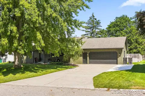 2666 Gay Paree Dr, Zeeland, MI 49464
