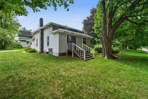 Exterior - 326 Beech St, Freeport, MI 49325 photo 6 of 8
