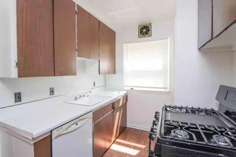 Kitchen - 6165 Farmbrook St, Detroit, MI 48224 photo 4 of 5