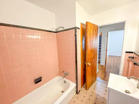 Bath - 6165 Farmbrook St, Detroit, MI 48224 photo 3 of 4