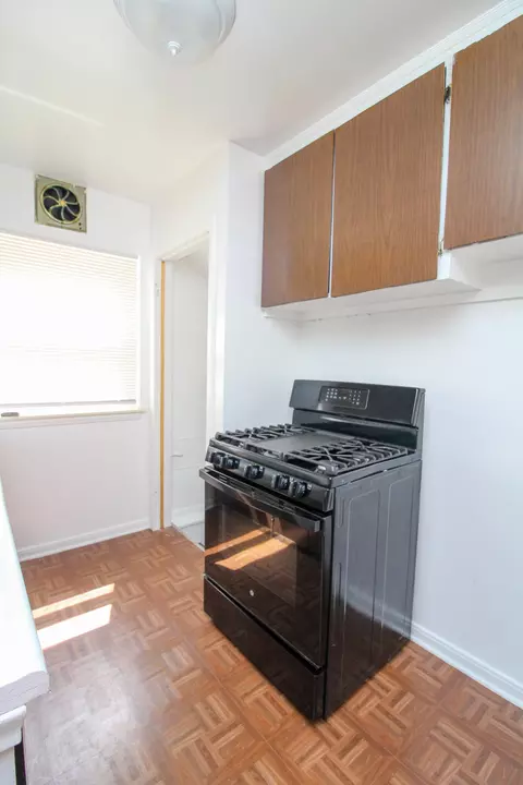 Kitchen - 6165 Farmbrook St, Detroit, MI 48224 photo 3 of 5