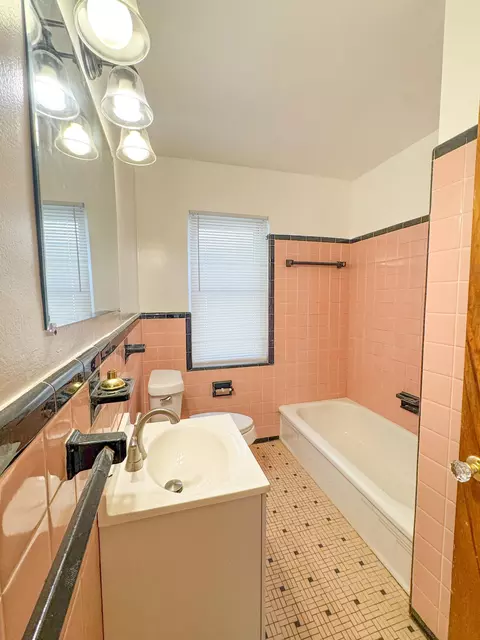 Bath - 6165 Farmbrook St, Detroit, MI 48224 photo 1 of 4