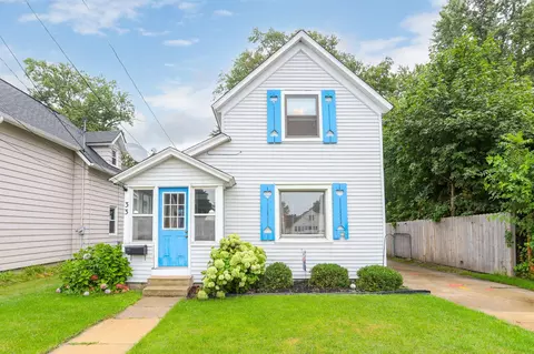 33 S State St, Zeeland, MI 49464