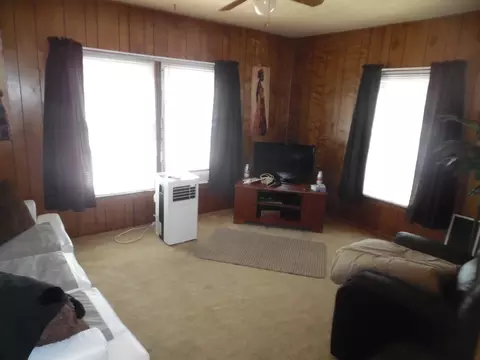 Living - 815 Wildwood Ave, Jackson, MI 49202 photo 4 of 4
