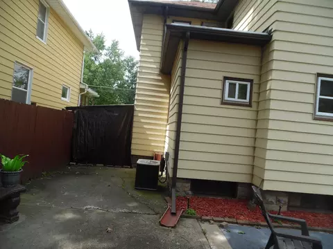 Exterior - 815 Wildwood Ave, Jackson, MI 49202 photo 5 of 8