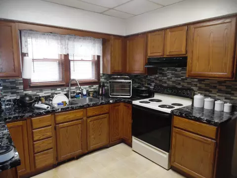 Kitchen - 815 Wildwood Ave, Jackson, MI 49202 photo 1 of 4