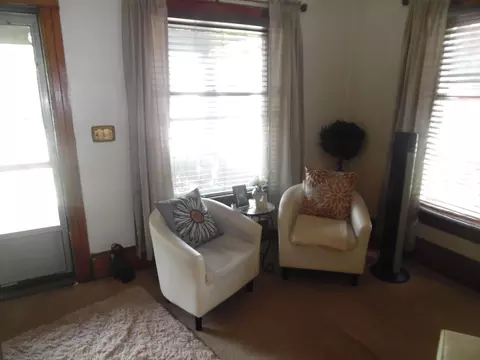 Living - 815 Wildwood Ave, Jackson, MI 49202 photo 3 of 4