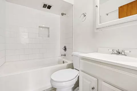 Bath - 1365 Eagle St, Niles, MI 49120 photo 1 of 2