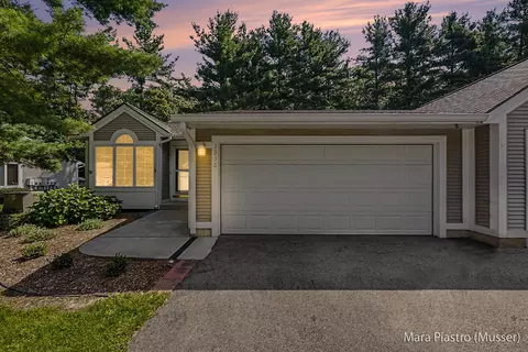 3336 Woodwind Dr NE #32, Grand Rapids, MI 49525