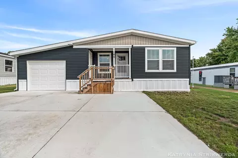 145 W Pin Oak Dr, Coopersville, MI 49404