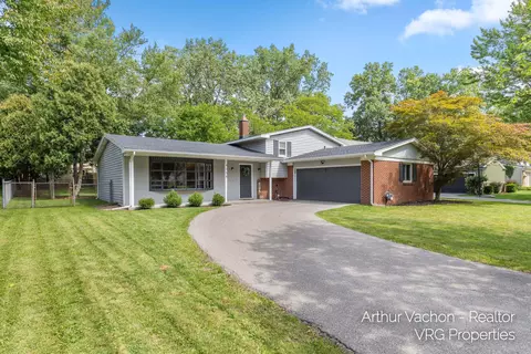 4054 Weymouth Dr SE, Grand Rapids, MI 49508