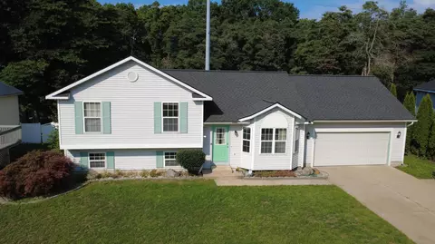 2591 W Pine Ln, Holland, MI 49424