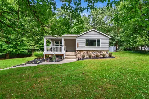7911 68th St SE, Alto, MI 49302