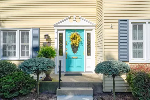 Entry Way - 710 S Webster St, Jackson, MI 49203 photo 1 of 6