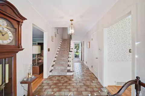 Entry Way - 710 S Webster St, Jackson, MI 49203 photo 5 of 6