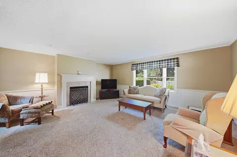 Living - 710 S Webster St, Jackson, MI 49203 photo 4 of 7