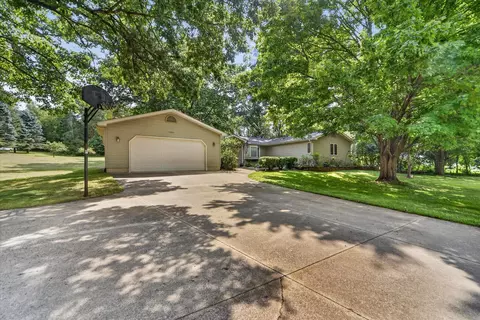 17334 10 Mile Rd, Battle Creek, MI 49014