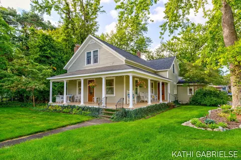 379 S Lake Ave, Spring Lake, MI 49456