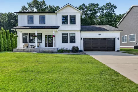 2525 Chestnut Trl, Muskegon, MI 49442
