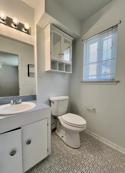 Bath - 19342 Coventry Dr, Riverview, MI 48193 photo 1 of 3