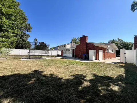 Exterior - 19342 Coventry Dr, Riverview, MI 48193 photo 7 of 8