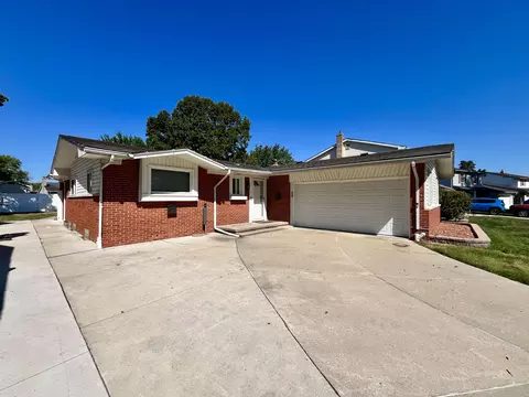 Exterior - 19342 Coventry Dr, Riverview, MI 48193 photo 2 of 8