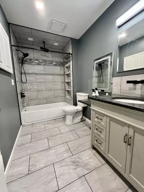 Bath - 19342 Coventry Dr, Riverview, MI 48193 photo 2 of 3