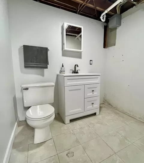 Bath - 19342 Coventry Dr, Riverview, MI 48193 photo 3 of 3