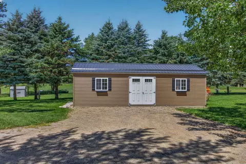2215 Antrim Dr, Davison, MI 48423