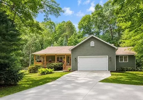 6550 W Forest Edge Dr, Ludington, MI 49431