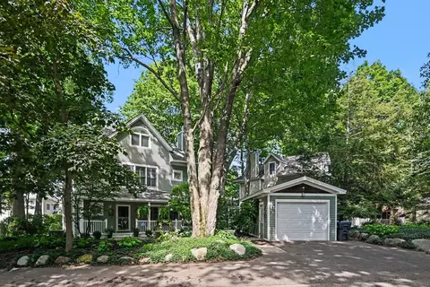 76550 Fieldstone Cir, South Haven, MI 49090